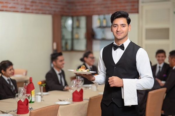  آشنایی با رشته مدیریت هتلداری